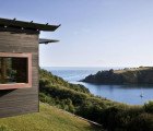 Peaceful Owhanake Bay House Bends To Nature’s Will in New Zealand