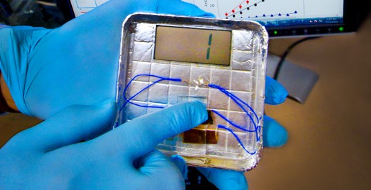 U.S. Department of Energy's Lawrence Berkeley National Laboratory, electricity generating virus, piezoelectric virus, kinetic energy, piezoelectric energy, piezoelectric virus generator, berkeley piezoelectric battery, kinetic piezoelectric gadgets, piezoelectric viruses electricity