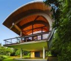 TOTeMS Architecture’s Conch-Shaped Casey Guest House Sits Lightly Among the Mangroves