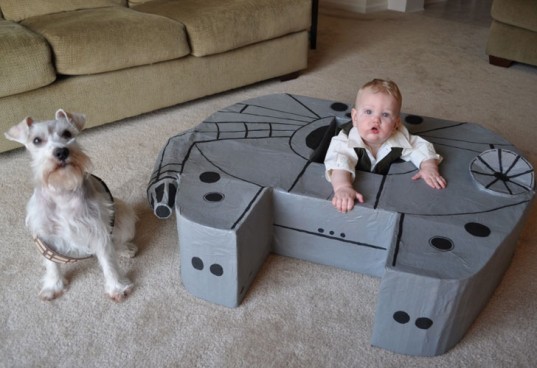Millenium Falcon replica, cardboard box millenium falcon, millenium falcon for toddler, toddler star wars toys, diy star wars toys, cardboard box recycling, diy millenium falcon, diy millenium falcon for toddler