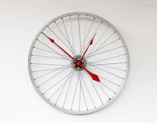 superuse, recycled design, green designs, recycled materials, DIY ideas, DIY with recycled materials, superuse.org, recycled designs, bike wheel clock