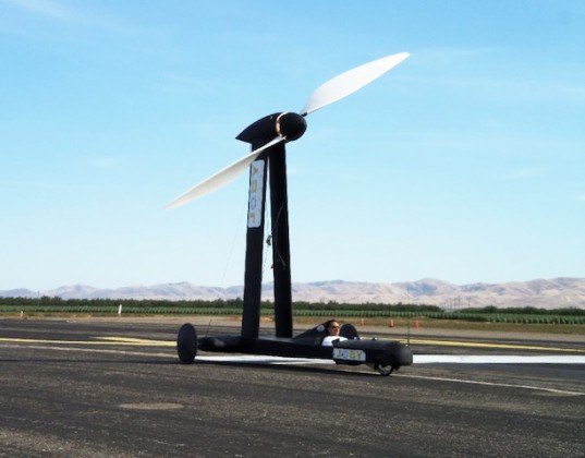 Rick Cavallaro and the Blackbird Rick Cavallaro, Blackbird, wind-powered car, wind power, wind energy, green transportation, green car, DDWFTTW
