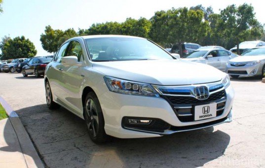Honda, Honda Accord, Honda Accord PHEV, plug-in hybrid, hybrid car, Honda hybrid, green transportation, Honda review, green car, lithium-ion battery, electric car