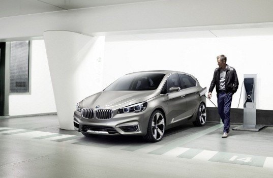 BMW, BMW Concept Active Tourer, BMW hybrid, BMW plug-in hybrid, plug-in hybrid, 2012 Paris Motor Show, green transportation, green car, lithium-ion battery, electric car, BWM electric car