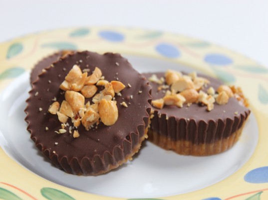 Vegan Chocolate Peanut Butter Cups, Peanut Butter Cups recipe, food, diy, cooking, how-to, green halloween, dessert recipes, peanut butter cups, vegan recipes, vegan cuisine, trick or treats