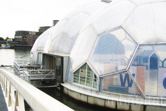 Floating Pavilion, Rijnhaven, Rotterdam Climate Proof, Deltasync and PublicDomain Architects, bubbles, half-spheres, floating architecture, Rotterdam, Dutch design, The Netherlands, Ana Lisa Alperovich, Architecture, Daylighting, Water Issues, Urban design, global warming, Floating Houses, energy efficiency,