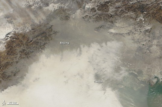NASA Earth Observatory, NASA satellite images Beijing, Beijing air pollution, China air pollution, World Health Organization, Beijing smog, air pollution, China environmental destruction, Beijing record air pollution, China satellite images, Beijing air quality, China orange fog warning