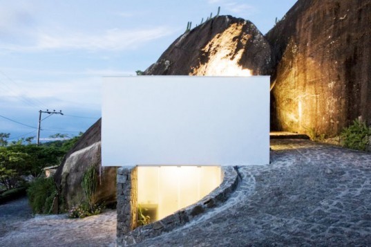 Alan Chu Silveira e Cristiano Arns Kato Architectos, casa box, sustainable desigen, cycled timber, green design, eco architecture