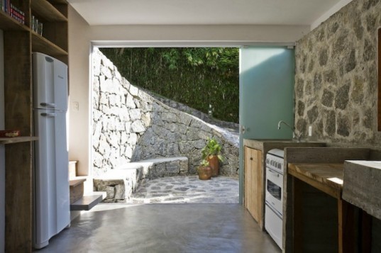 Alan Chu Silveira e Cristiano Arns Kato Architectos, casa box, sustainable desigen, cycled timber, green design, eco architecture