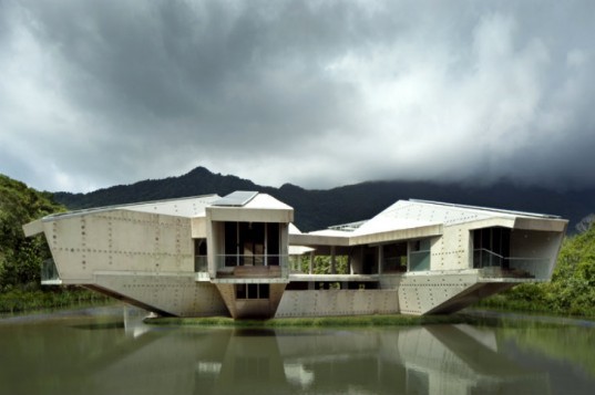 Stamp House, Charles Wright Architects, cyclone proof house, disaster proof house, solar powered house, far north queensland