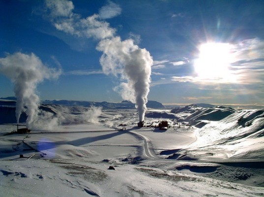 http://commons.wikimedia.org/wiki/File:Krafla_geothermal_power_station_wiki.jpg