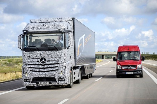 Daimler, Mercedes-Benz, Mercedes-Benz Future Truck 2025, autonomous truck, self-driving truck, green transportation, green car, autonomous vehicle, Mercedes-Benz autonomous vehicle