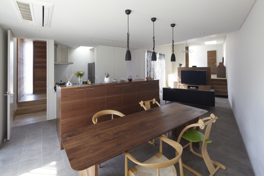 N House, N House by Roote, Roote, difficult terrain, difficult site, challenging plot of land, challenging site, timber clad architecture, timber, floor to ceiling glass doors, outdoor patio, children’s play space, Fukuoka, Japanese architecture,