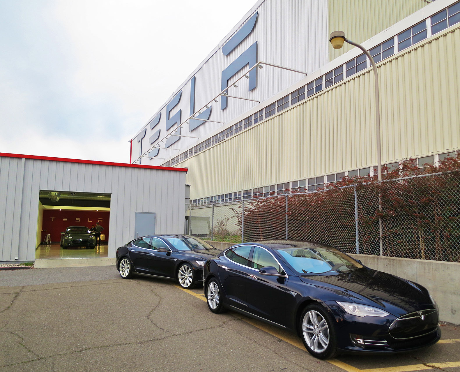 Tesla, Elon Musk, insurance, car insurance, maintenance, car maintenance, lifetime insurance, car, cars, car industry, electric car, electric cars, electric vehicle, electric vehicles, automotive, green car, green cars