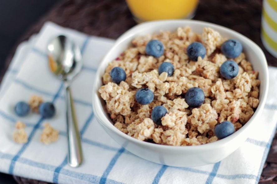 vegan breakfast bowl with berries
