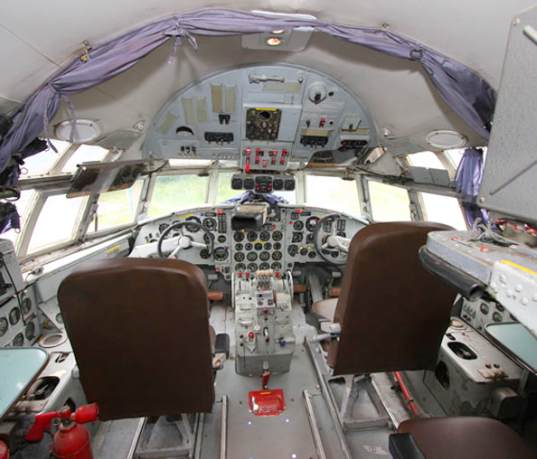airplane, reclaimed airplane hotel, airplane hotel room, salvaged airplane, recycled airplane, the netherlands, hotel suites