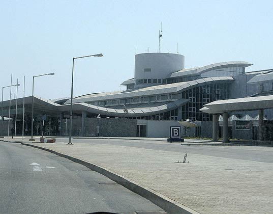 abuja gate, abuja, nigeria, africa, solar powered, solar canopy, airport, gateway, ehrlich, architects