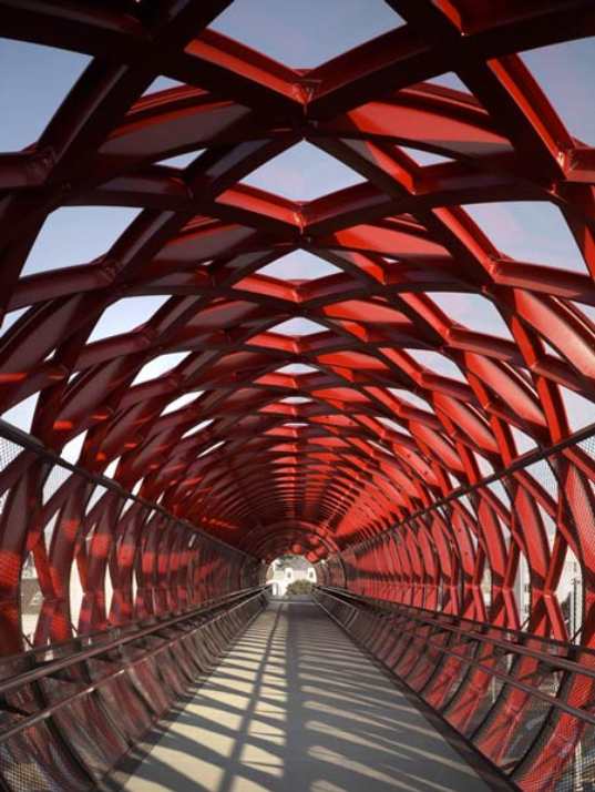 pedestrian bridge, ped bridge, france, tschumi, hugh dutton, la roche-sur-yon, lattice structure, footbridge, rail lines, rail transporation, pedestrian friendly, eco design, pedestrian friendly design