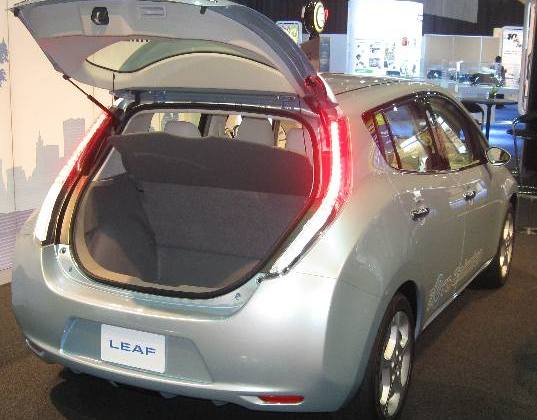 sustainable design, green design, nissan leaf, green transportation, nissan leaf battery pack, electric vehicle, electric car, green car, sustainable transportation