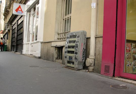 evol, urban spaces, urban sprawl, urban architecture, modern architecture, street art, urban installations, architectural installations, city life