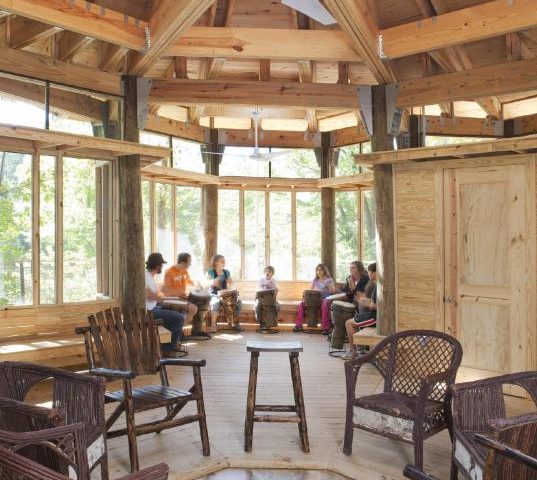 Green Treehouse Provides an Incredible Learning Playground