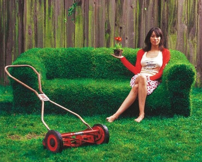 Grass couch, grass sofa, sod couch, sod sofa, grass-covered couch, grass-covered sofa, sod-covered couch, sod-covered sofa, DIY grass couch, DIY grass sofa, backyard grass couch, grass couch tutorial, grass sofa tutorial
