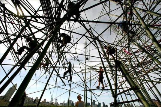 metropolitan museum of art, met, art installation, bamboo, starn brothers, bamboo scaffolding, bamboo installation, eco art, green design, sustainable building, renewable materials, art, nyc, new york city, green materials