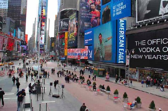 times square, new york city, nyc, broadway, pedestrian, pedestrian friendly, urban space, public space, installation, molly dillworth, cool water hot island, pour painting, urban heat island effect, manhattan, green design, eco design,