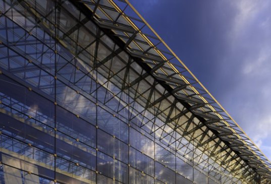 european investment bank, luxembourg, green architecture, ingenhoven architects, daylighting, energy efficiency, indoor gardens, natural ventilation, glass facade, green design, eco design, sustainable building