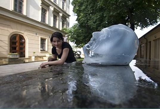Vaclav Klaus Ice Art, czechoslovakia, Prague’s Academy of Arts, Architecture and Design, green art, eco art, sustainable art, Marketa Jachimova , melting ice, ice art,