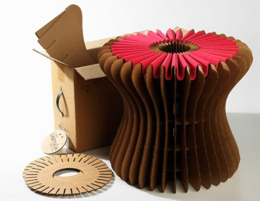 Diseñadora Industrial, banquito cardboard stools, green furniture, cardboard furniture, recyclable furniture, green interiors, greean seating, recyclable seating, eco-friendly furniture