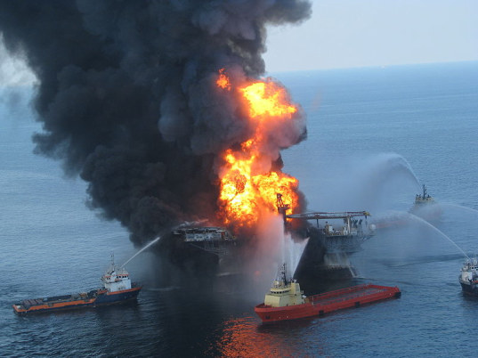 human hair, pet fur, nylons, panty hose, hair booms, oil cleanup, bp, oil spill, gulf of mexico, recycled materials, renewable materials, toxic cleanup