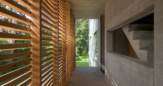 Minergie, 2010 passivhaus awards, passivhaus institute, halle 58, low enrgy apatment, green roof, pellet boiler, exterior shading, passivhaus apartment