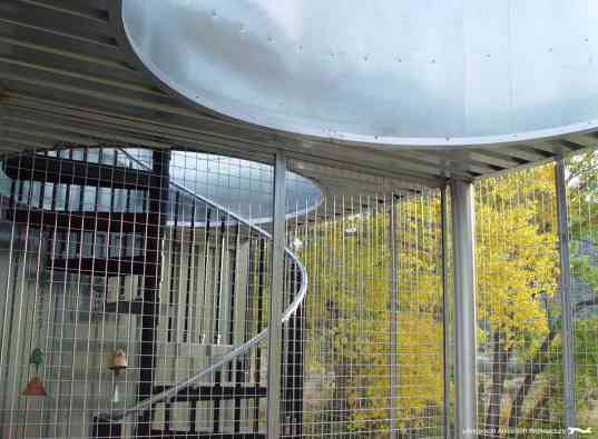 anderson anderson architecture, prefab house, prefabricated construction, chain link, metal siding, animal friendly