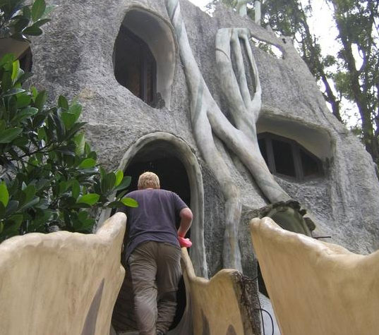 hang nga, hang viet nga, crazy house, crazy treehouse, treehouse hotel, vietnam, dalat, gaudi architecture, eco architecture, green design, eco hotel, eco tourism, weird hotel, spooky hotel, crazy hotel