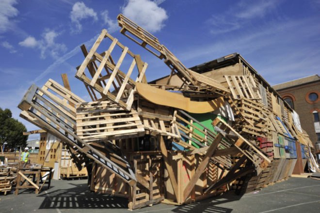 jellyfish theatre, shipping pallets, pallet theater, recycled materials, london, sustainable architecture