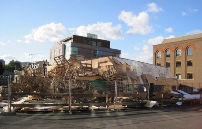 jellyfish theatre, shipping pallets, pallet theater, recycled materials, london, sustainable architecture