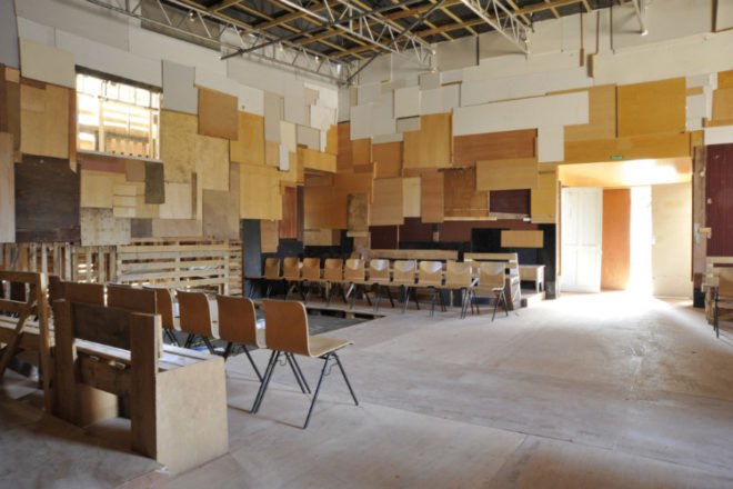 jellyfish theatre, shipping pallets, pallet theater, recycled materials, london, sustainable architecture
