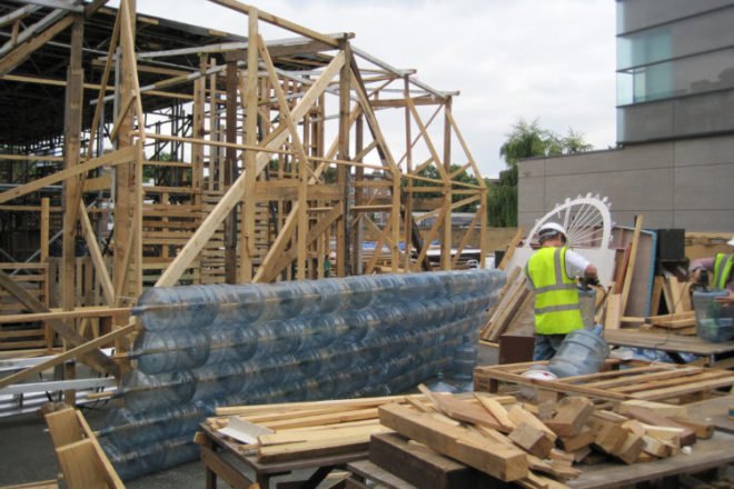 jellyfish theatre, shipping pallets, pallet theater, recycled materials, london, sustainable architecture