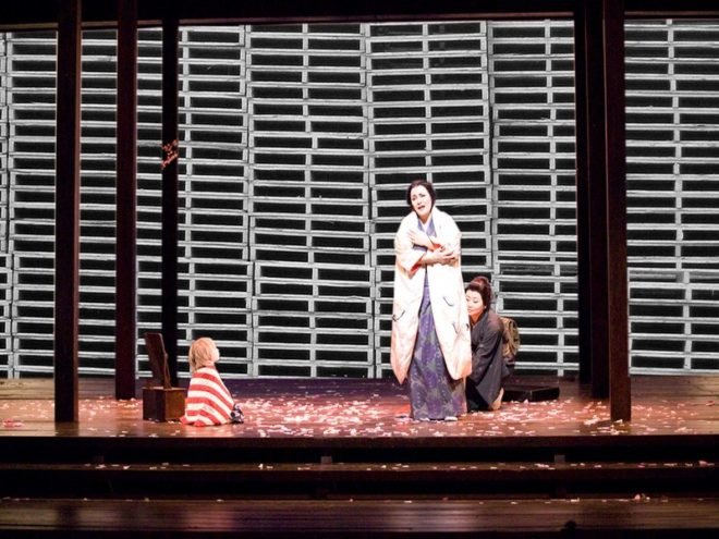 l'opera palette, pallet opera, jacques plante, quebec city, opera theater, shipping pallets, green architecture