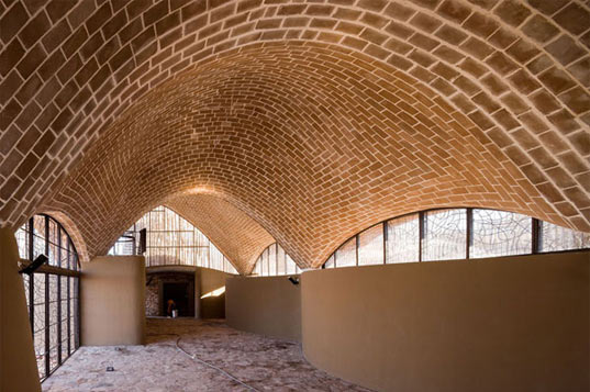 Mapungubwe Interpretation Centre, zimbabwe, local materials, peter rich architects, africa, south africa, sustainable building, eco architecture, green building, sustainable architecture, green architecture, local labor, domed architecture