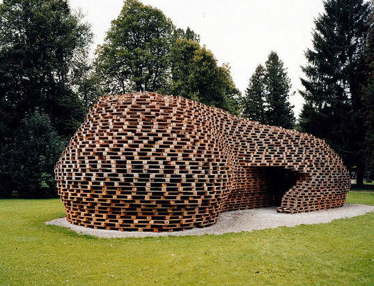 palettenpavillion, shipping pallets, pallet architecture, matthias loebermann, recycled materials, material reuse, temporary pavilion