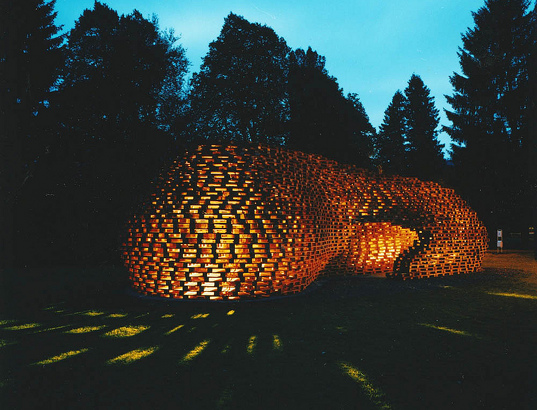 palettenpavillion, shipping pallets, pallet architecture, matthias loebermann, recycled materials, material reuse, temporary pavilion