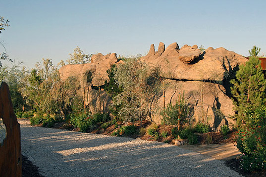 joshua tree park, joshua tree boulder house, daylighting, natural materials. green roof, green design, eco design, sustainable design, sustainable architecture, sustainable building, eco home, green architecture