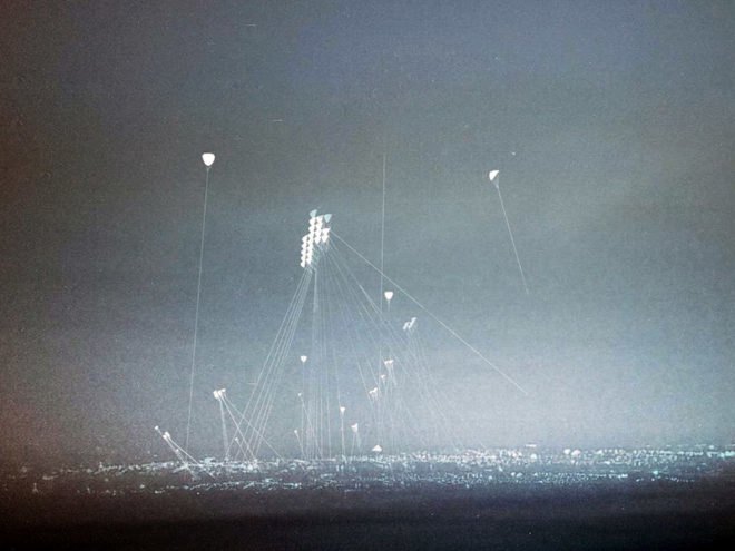 paisajes emergentes, kite power, kites, windbelt, land art generator initiative, renewable energy, abu dhabi, UAE, sustainable design