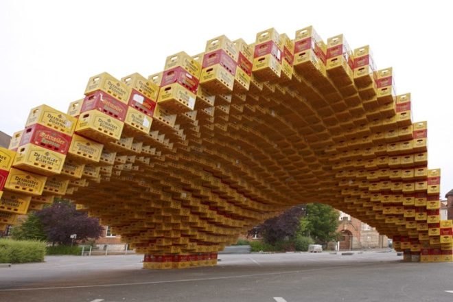 reused materials, reused architecture, green building, Detmold architecture, beer boxes, box pavilion, student built pavilion, student architecture project, University of Applied Sciences , Henri Schweynoch,