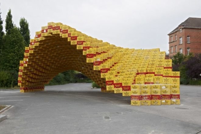 reused materials, reused architecture, green building, Detmold architecture, beer boxes, box pavilion, student built pavilion, student architecture project, University of Applied Sciences , Henri Schweynoch,