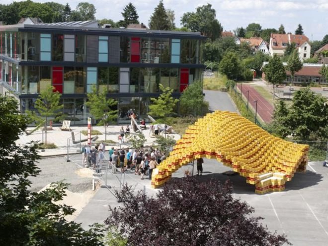 reused materials, reused architecture, green building, Detmold architecture, beer boxes, box pavilion, student built pavilion, student architecture project, University of Applied Sciences , Henri Schweynoch,
