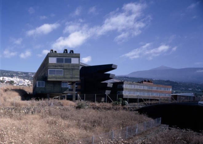 Rafael Arozarena Highschool, AMP Arquitectos, eco high school, spain, site sensitive design, green building, sustainable architecture