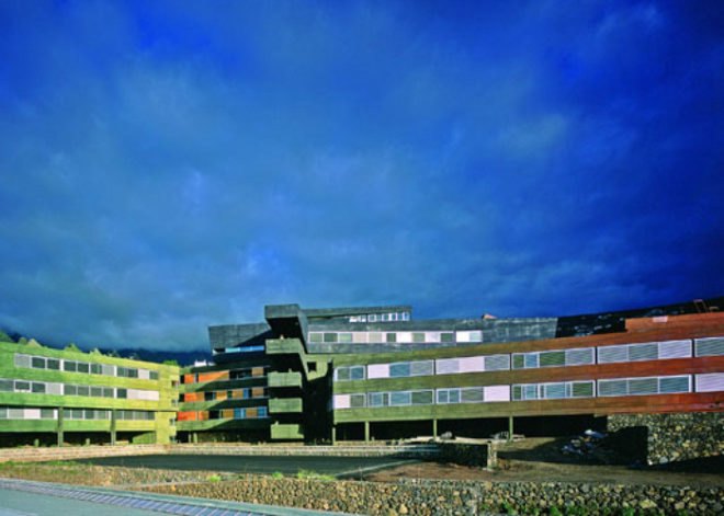 Rafael Arozarena Highschool, AMP Arquitectos, eco high school, spain, site sensitive design, green building, sustainable architecture